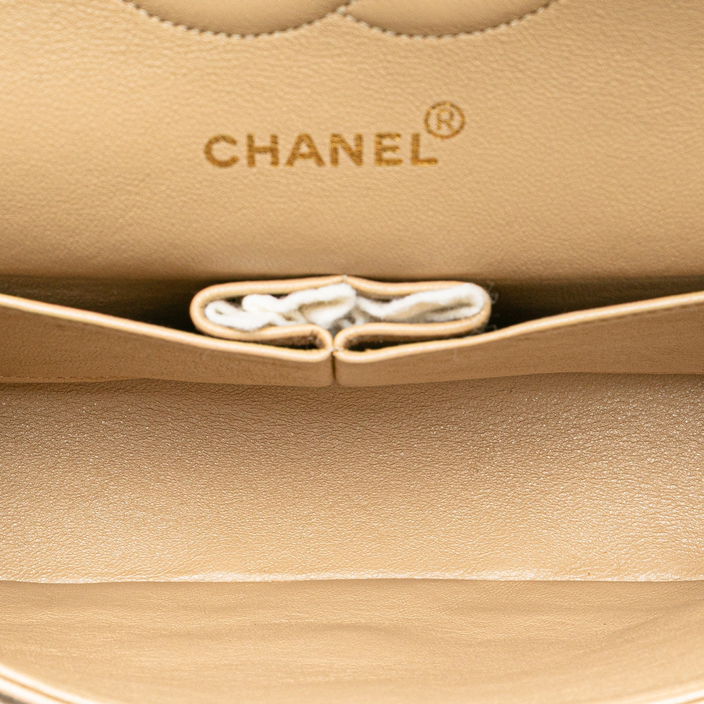 Pre-Loved Chanel Medium Classic Lambskin Double Flap - Picture 4 of 12